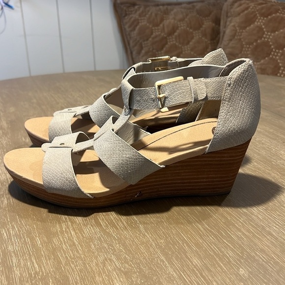 Dr. Scholls Light Gray Wedges​ - Picture 3 of 5